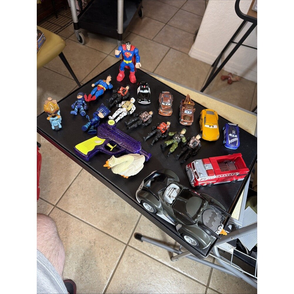 Lot Of 20 Pieces Assorted Toys Army Guys, Pixar Cars, Superman, Batman Ect…
